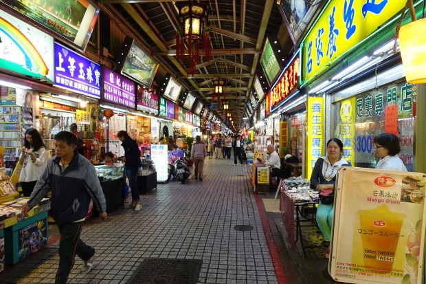 Day03HuaxiNightMarketArcade1